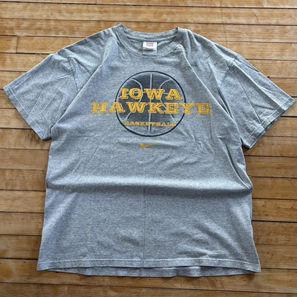 VTG Nike Center Swoosh Iowa Hawkeyes T-Shirt Mens L Two-Sided Basketball y2k